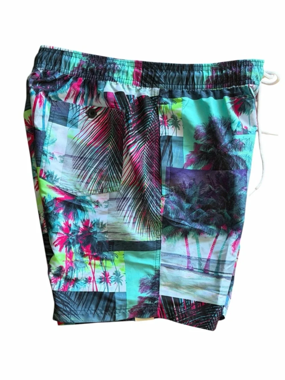 NWT M No Boundaries Pool Party Swim Trunks Men’s Graphic Print Board Shorts